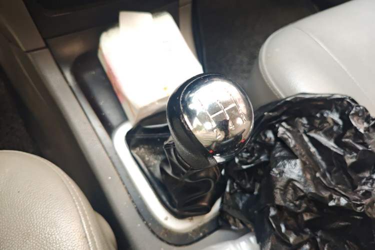 Used Dongfeng Shuaike 2014 1.6L Manual Luxury 7-Seater China IV Standard Gear Lever