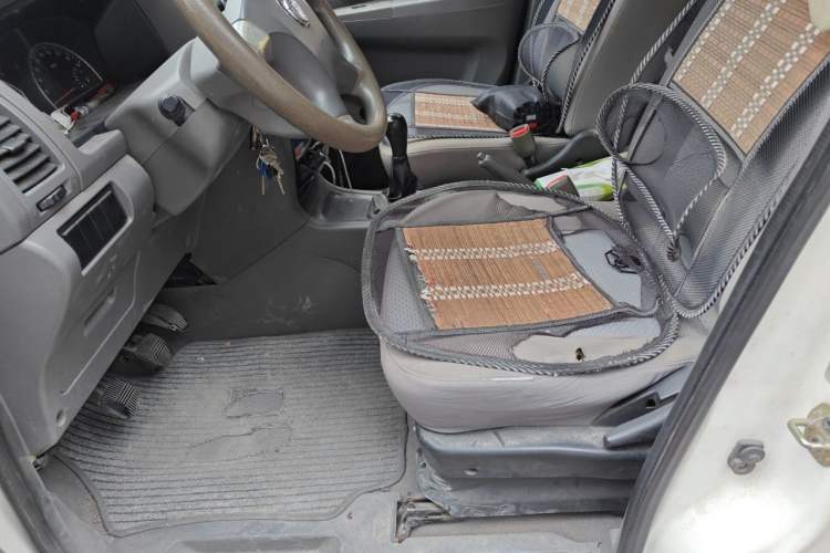Used Dongfeng Shuaike 2014 1.5L Manual Standard Model 7-Seater China IV Left Front Seat