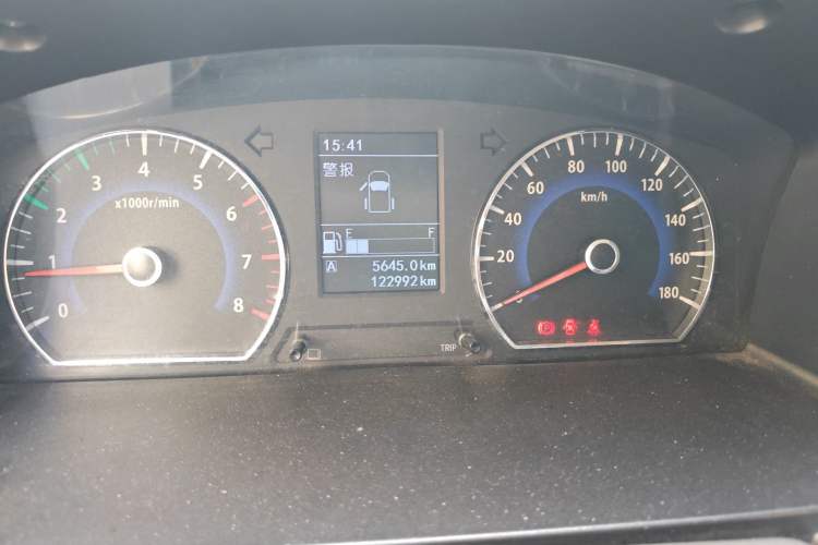 Used Dongfeng Shuaike 2014 1.6L Manual Comfort 7-Seater China V Standard Odometer Close Up