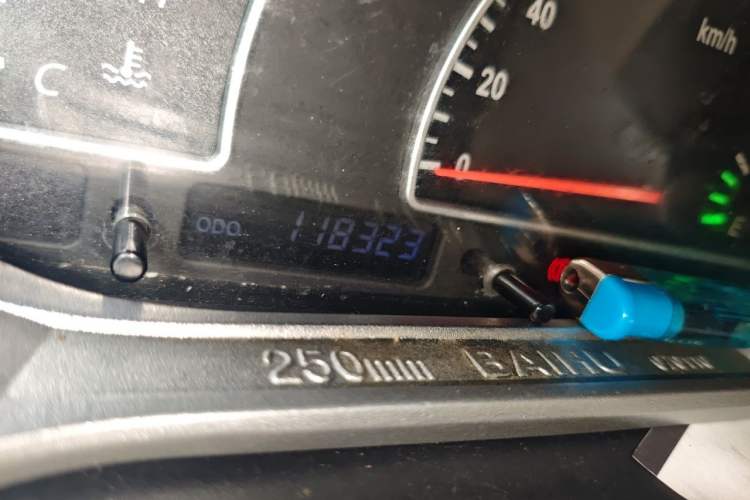 Used Dongfeng Shuaike 2014 1.6L Manual Luxury 7-Seater China IV Standard Odometer Close Up
