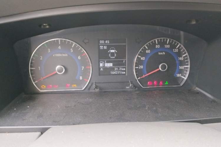 Used Dongfeng Shuaike 2014 1.6L Manual Comfort 7-Seater China IV Standard Odometer Close Up