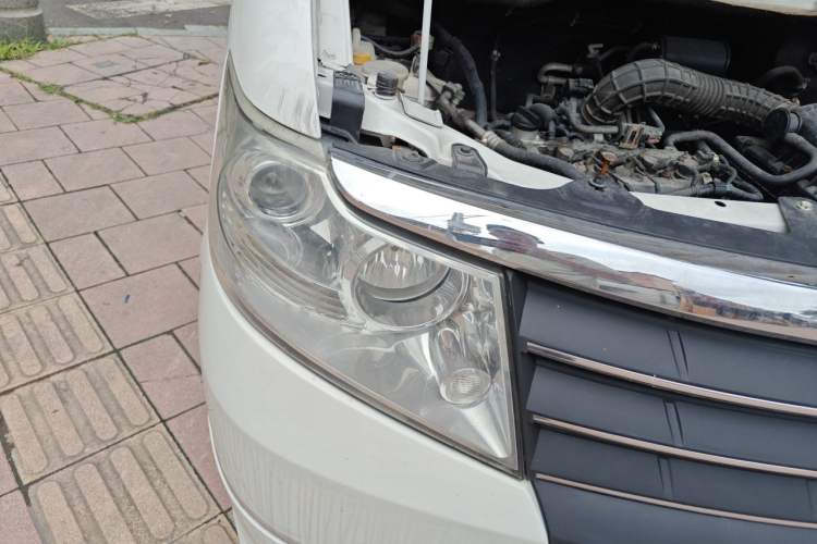 Used Dongfeng Shuaike 2014 1.5L Manual Standard Model 7-Seater China IV Right Front Headlight