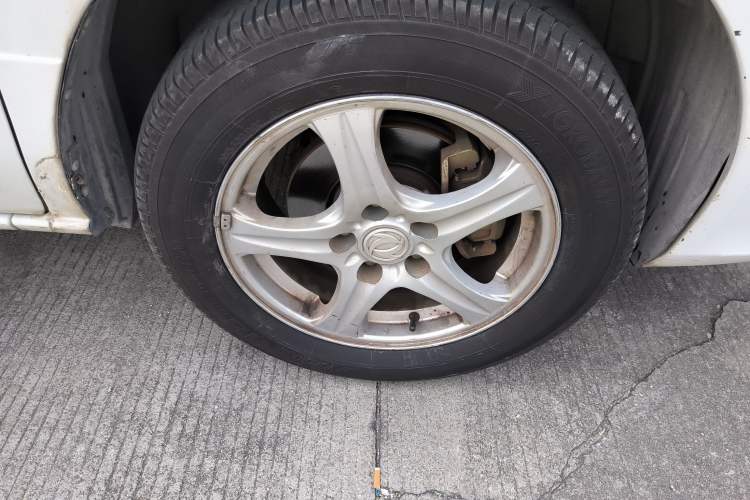Used Dongfeng Shuaike 2014 1.6L Manual Comfort 7-Seater China IV Standard Right Front Wheel Hub
