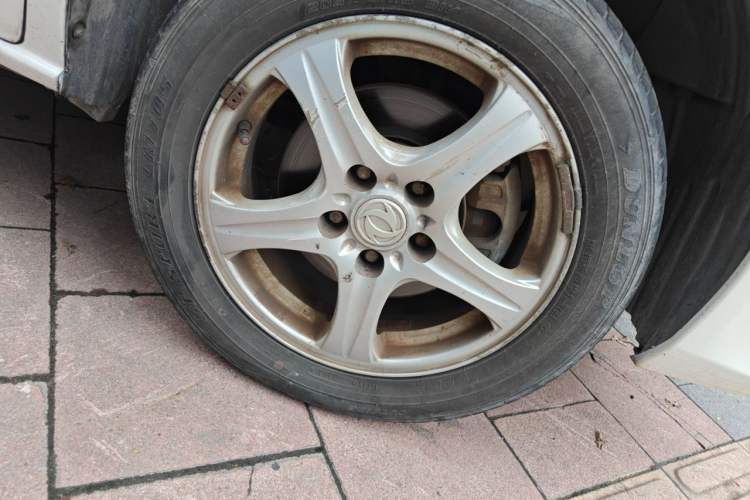 Used Dongfeng Shuaike 2014 1.5L Manual Standard Model 7-Seater China IV Right Front Wheel Hub