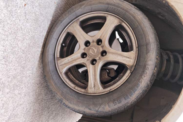 Used Dongfeng Shuaike 2014 1.6L Manual Comfort 7-Seater China V Standard Right Front Wheel Hub