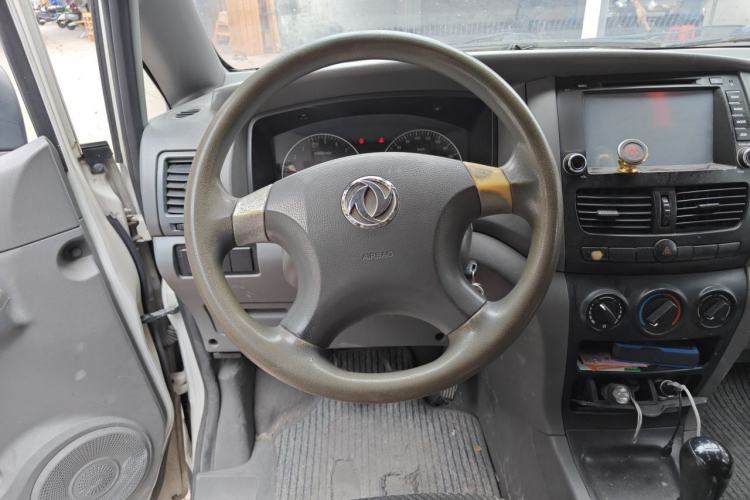 Used Dongfeng Shuaike 2014 1.5L Manual Standard Model 7-Seater China IV Steering Wheel