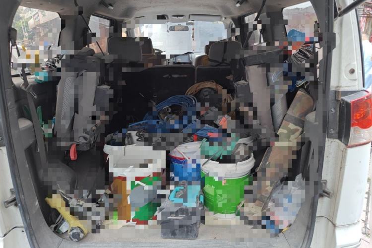 Used Dongfeng Shuaike 2014 1.5L Manual Standard Model 7-Seater China IV Trunk