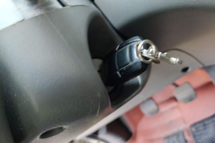Used Dongfeng Shuaike 2014 1.6L Manual Luxury 7-Seater China V Standard Vehicle Key