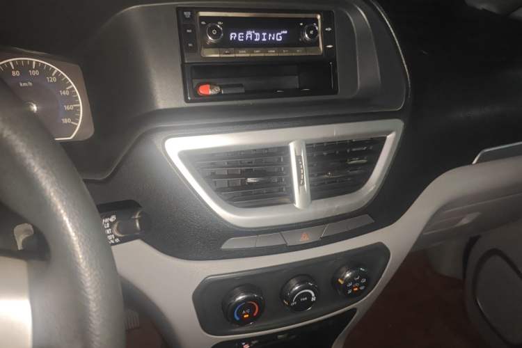 Used Dongfeng Shuaike 2016 1.5L Manual Comfort Model Audio And AC Panel