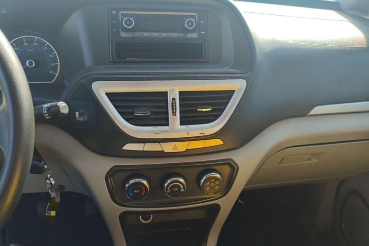 Used Dongfeng Shuaike 2016 1.5L Manual Comfort Model Audio And AC Panel