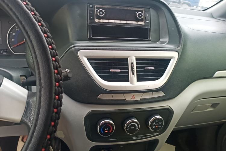 Used Dongfeng Shuaike 2016 1.5L Manual Comfort Model Center Console