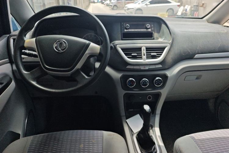 Used Dongfeng Shuaike 2016 1.5L Manual Comfort Model Center Console