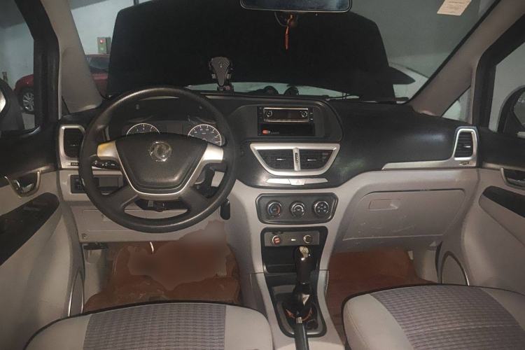 Used Dongfeng Shuaike 2016 1.5L Manual Comfort Model Center Console