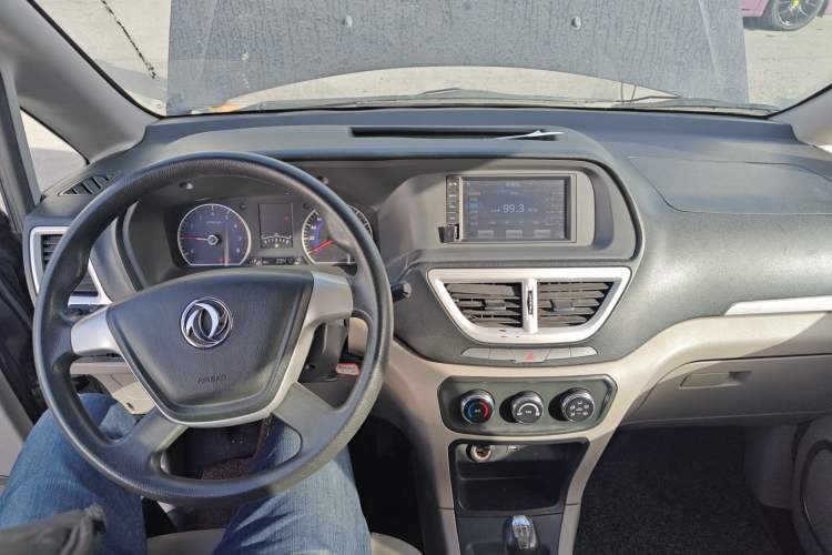 Used Dongfeng Shuaike 2016 1.5L Manual Luxury Model Center Console