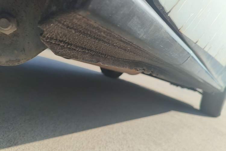 Used Dongfeng Shuaike 2016 1.5L Manual Comfort Model Chassis Rear Right