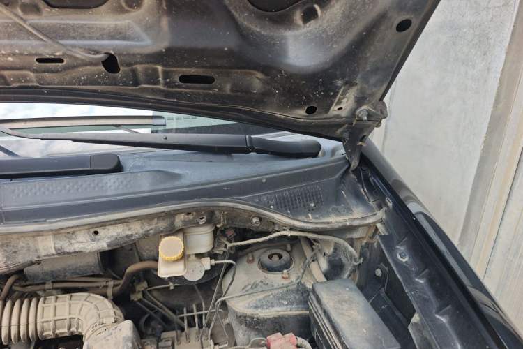 Used Dongfeng Shuaike 2016 1.5L Manual Comfort Model Engine Bay Left