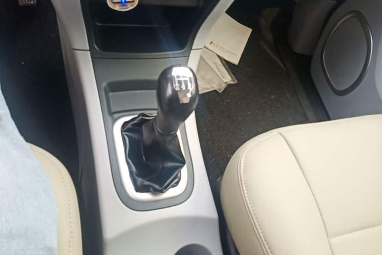 Used Dongfeng Shuaike 2016 1.5L Manual Comfort Model Gear Lever