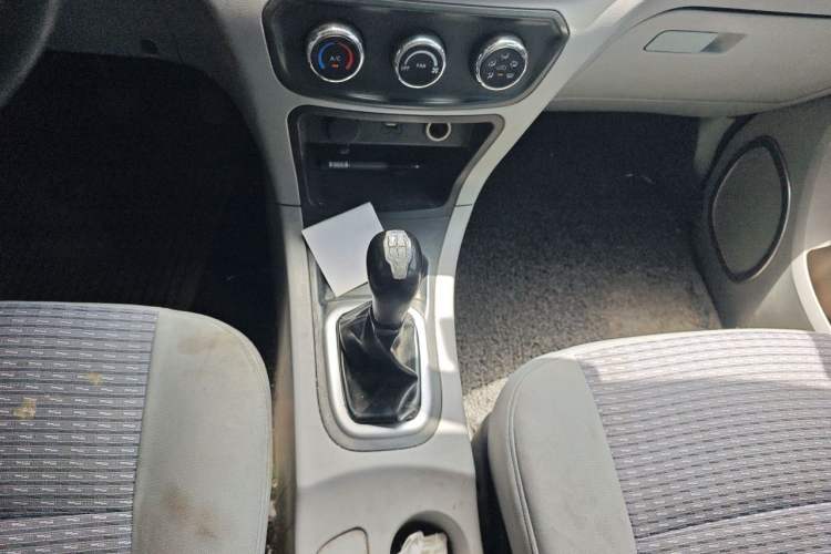 Used Dongfeng Shuaike 2016 1.5L Manual Comfort Model Gear Lever