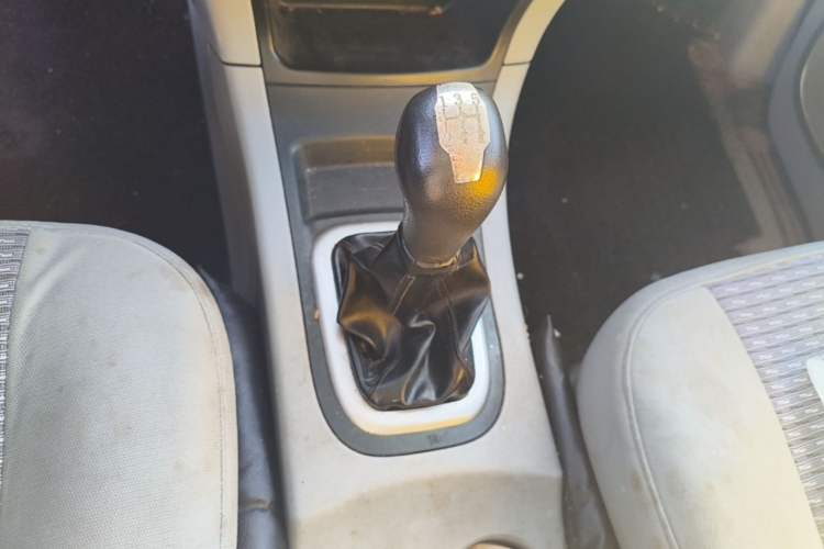 Used Dongfeng Shuaike 2016 1.5L Manual Comfort Model Gear Lever