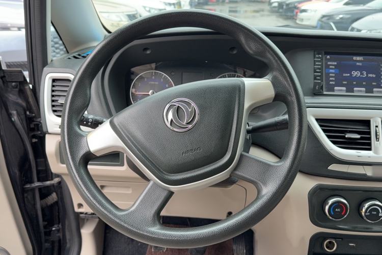 Used Dongfeng Shuaike 2016 1.5L Manual Luxury Model Interior 4