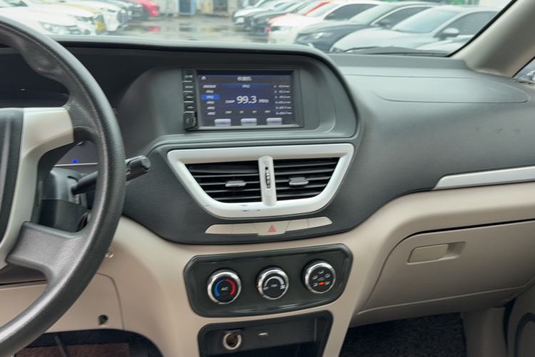 Used Dongfeng Shuaike 2016 1.5L Manual Luxury Model Interior 5