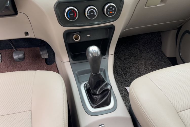 Used Dongfeng Shuaike 2016 1.5L Manual Luxury Model Interior 6