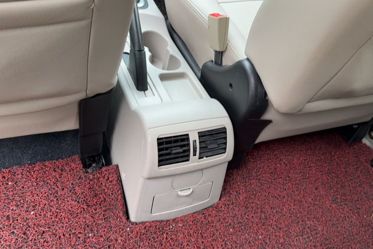 Used Dongfeng Shuaike 2016 1.5L Manual Luxury Model Interior 7