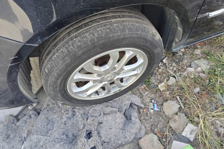 Used Dongfeng Shuaike 2016 1.5L Manual Luxury Model Left Front Wheel Hub
