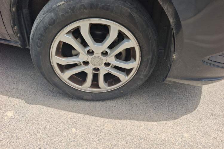 Used Dongfeng Shuaike 2016 1.5L Manual Comfort Model Right Front Wheel Hub