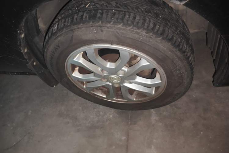 Used Dongfeng Shuaike 2016 1.5L Manual Comfort Model Right Front Wheel Hub