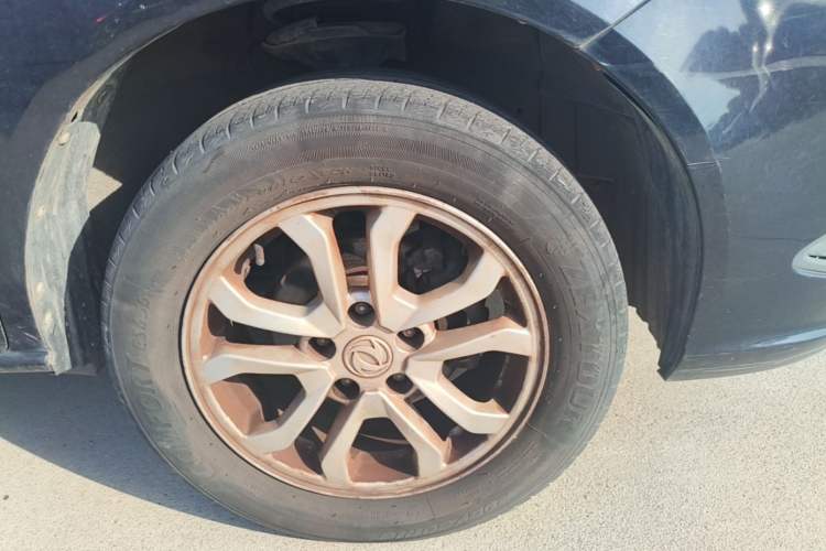 Used Dongfeng Shuaike 2016 1.5L Manual Comfort Model Right Front Wheel Hub