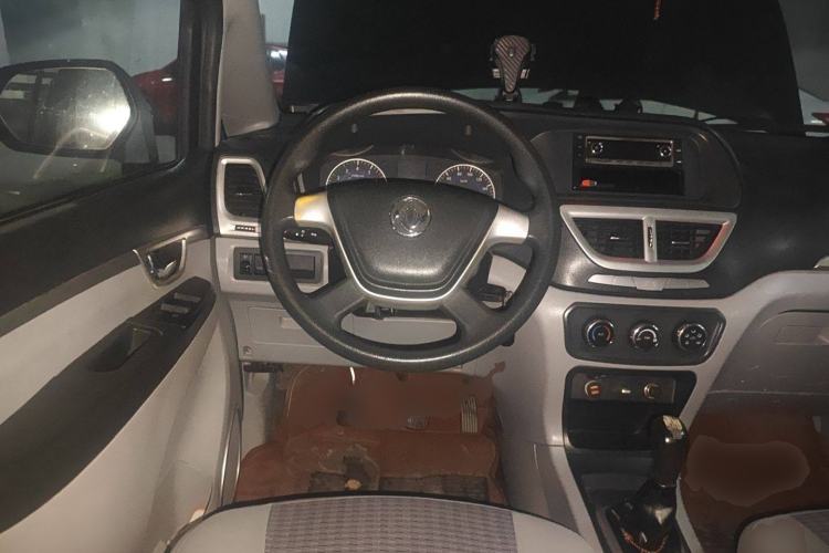 Used Dongfeng Shuaike 2016 1.5L Manual Comfort Model Steering Wheel