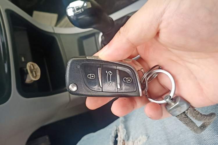 Used Dongfeng Shuaike 2016 1.5L Manual Comfort Model Vehicle Key