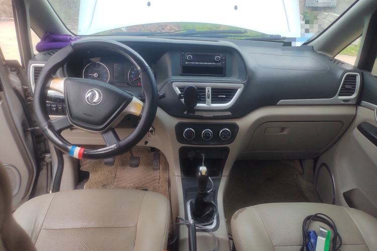 Used Dongfeng Shuaike 2016 Revised Version 1.6L Manual Comfort Edition Center Console