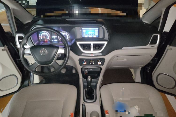 Used Dongfeng Shuaike 2016 1.5L Manual Luxury Model Center Console