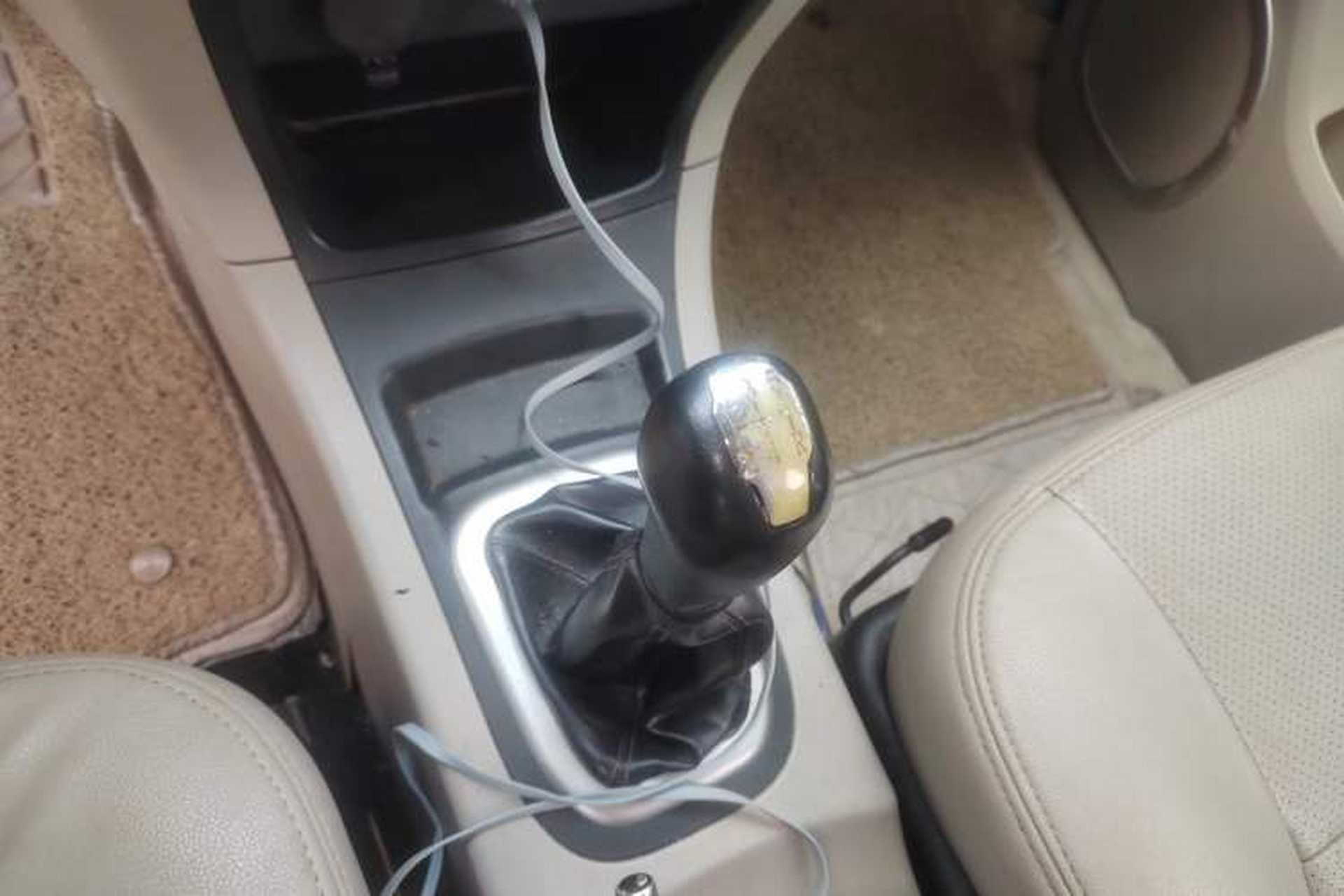 Used Dongfeng Shuaike 2016 Revised Version 1.6L Manual Comfort Edition Gear Lever