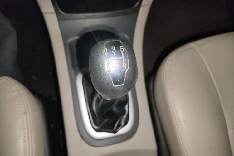 Used Dongfeng Shuaike 2016 1.5L Manual Luxury Model Gear Lever