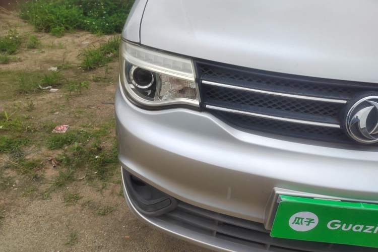 Used Dongfeng Shuaike 2016 Revised Version 1.6L Manual Comfort Edition Right Front Headlight