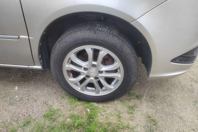 Used Dongfeng Shuaike 2016 Revised Version 1.6L Manual Comfort Edition Right Front Wheel Hub