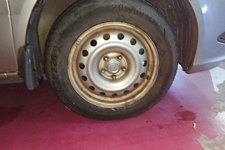 Used Dongfeng Shuaike 2016 1.5L Manual Standard Edition Right Front Wheel Hub