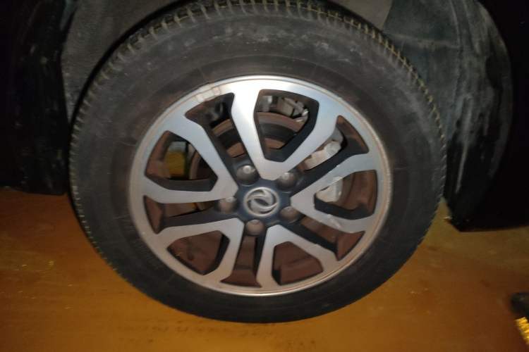 Used Dongfeng Shuaike 2016 1.5L Manual Luxury Model Right Front Wheel Hub
