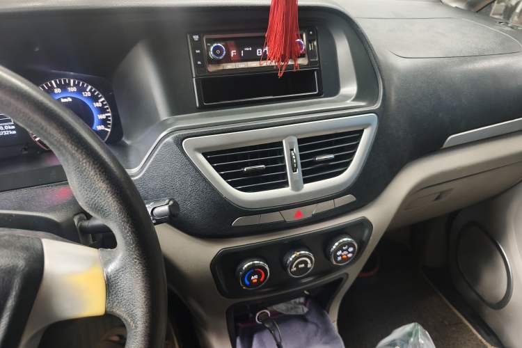 Used Dongfeng Shuaike 2016 1.6L Manual Comfort Model Audio And AC Panel