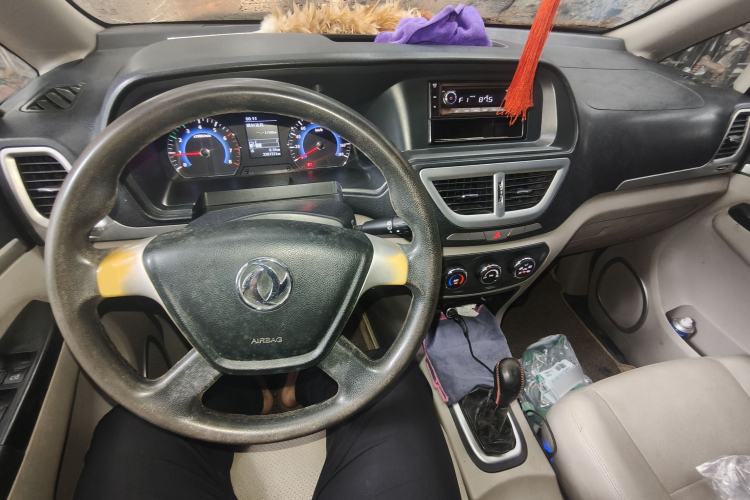 Used Dongfeng Shuaike 2016 1.6L Manual Comfort Model Center Console