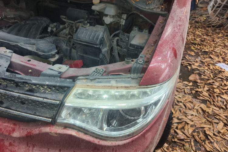 Used Dongfeng Shuaike 2016 1.6L Manual Comfort Model Engine Bay Left
