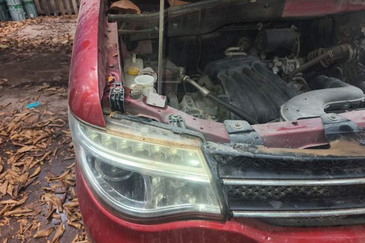 Used Dongfeng Shuaike 2016 1.6L Manual Comfort Model Engine Bay Right