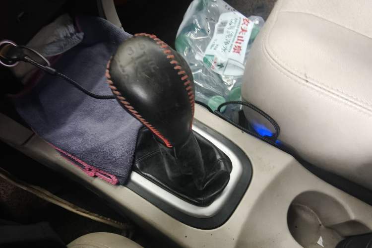 Used Dongfeng Shuaike 2016 1.6L Manual Comfort Model Gear Lever