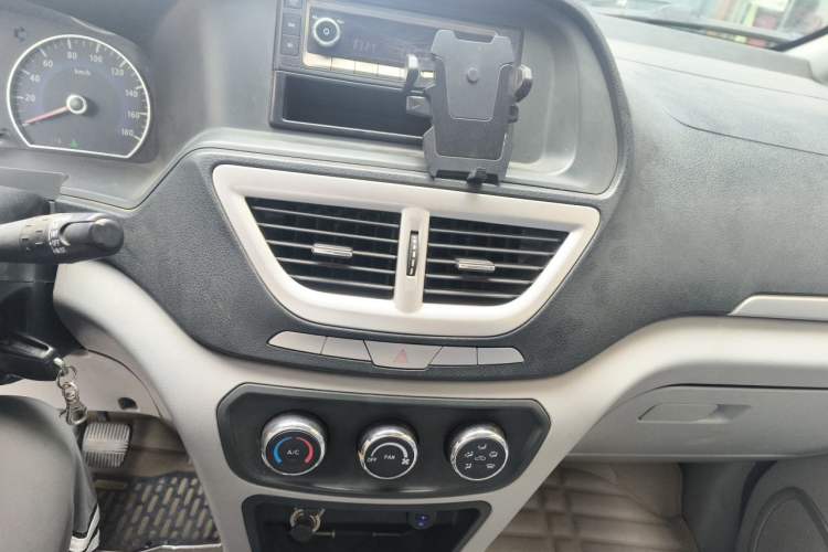 Used Dongfeng Shuaike 2016 1.5L Manual Comfort Model Audio And AC Panel