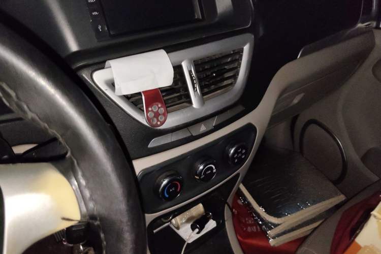Used Dongfeng Shuaike 2016 1.5L Manual Luxury Model Audio And AC Panel