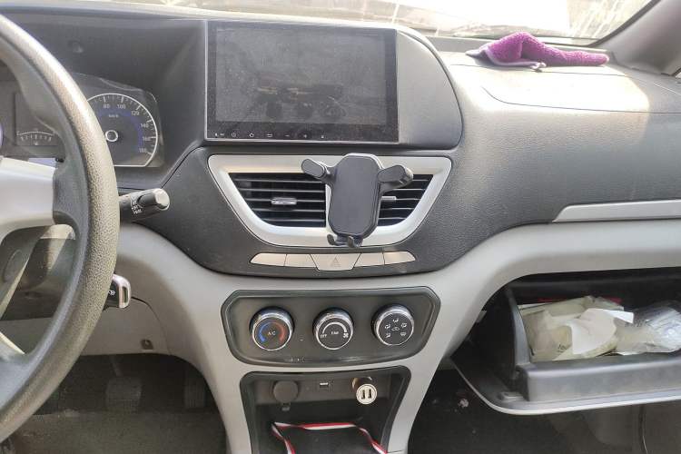 Used Dongfeng Shuaike 2016 1.5L Manual Comfort Model Audio And AC Panel