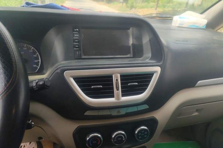 Used Dongfeng Shuaike 2016 1.6L Manual Luxury Model Audio And AC Panel